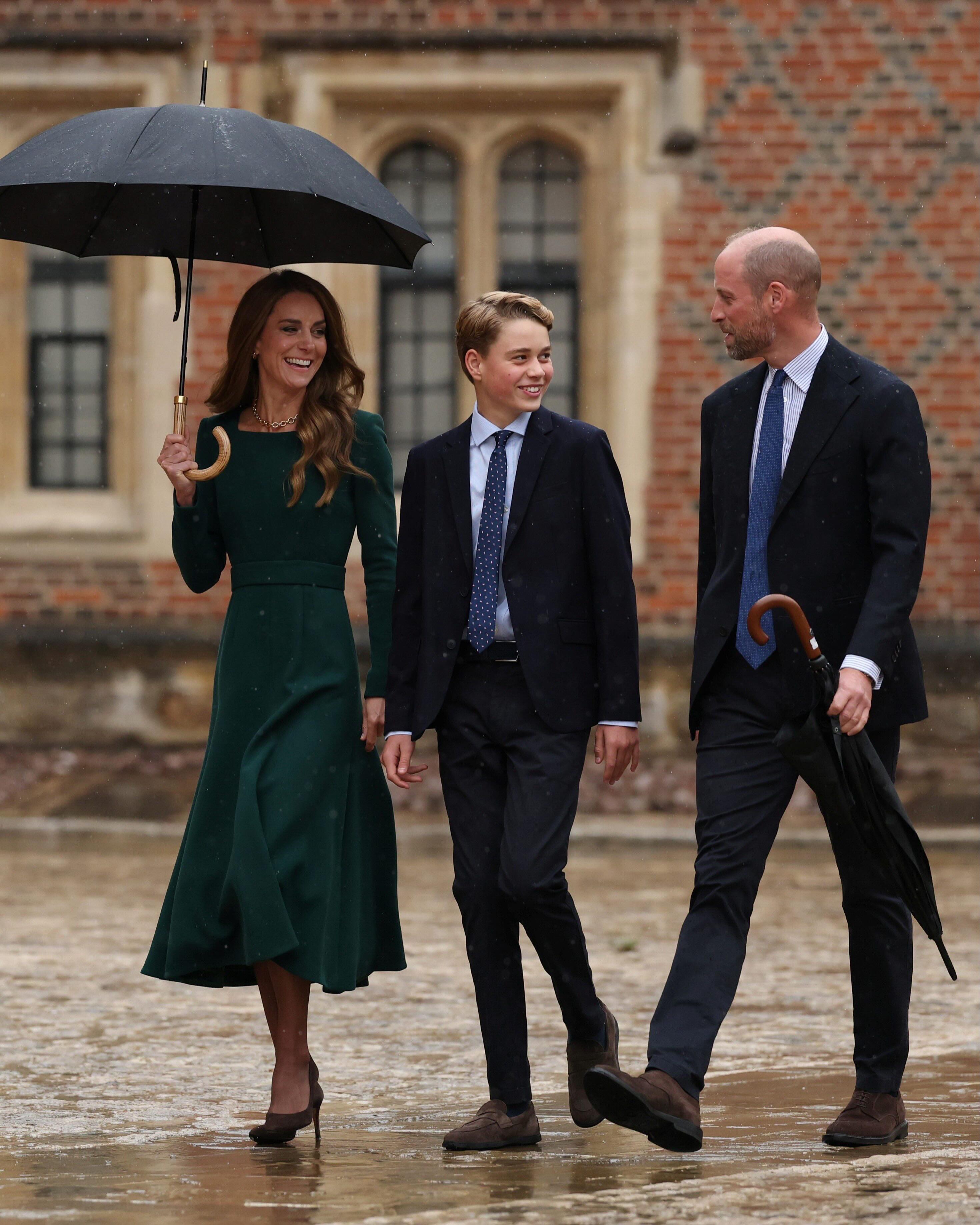 Príncipe George, filho de William e Kate no primeiro dia em Eton | Reprodução