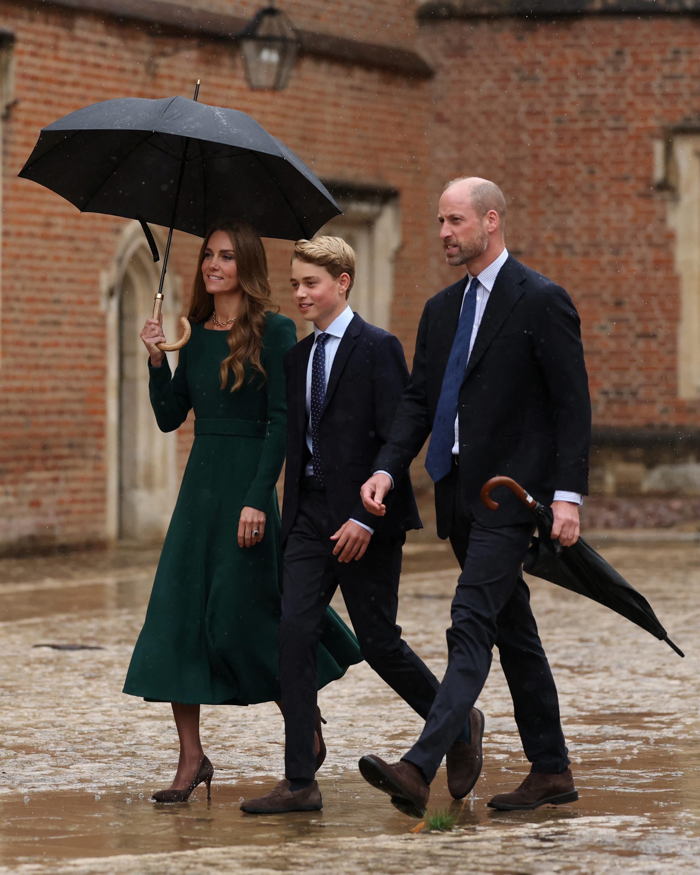 Príncipe George, filho de William e Kate no primeiro dia em Eton | Reprodução