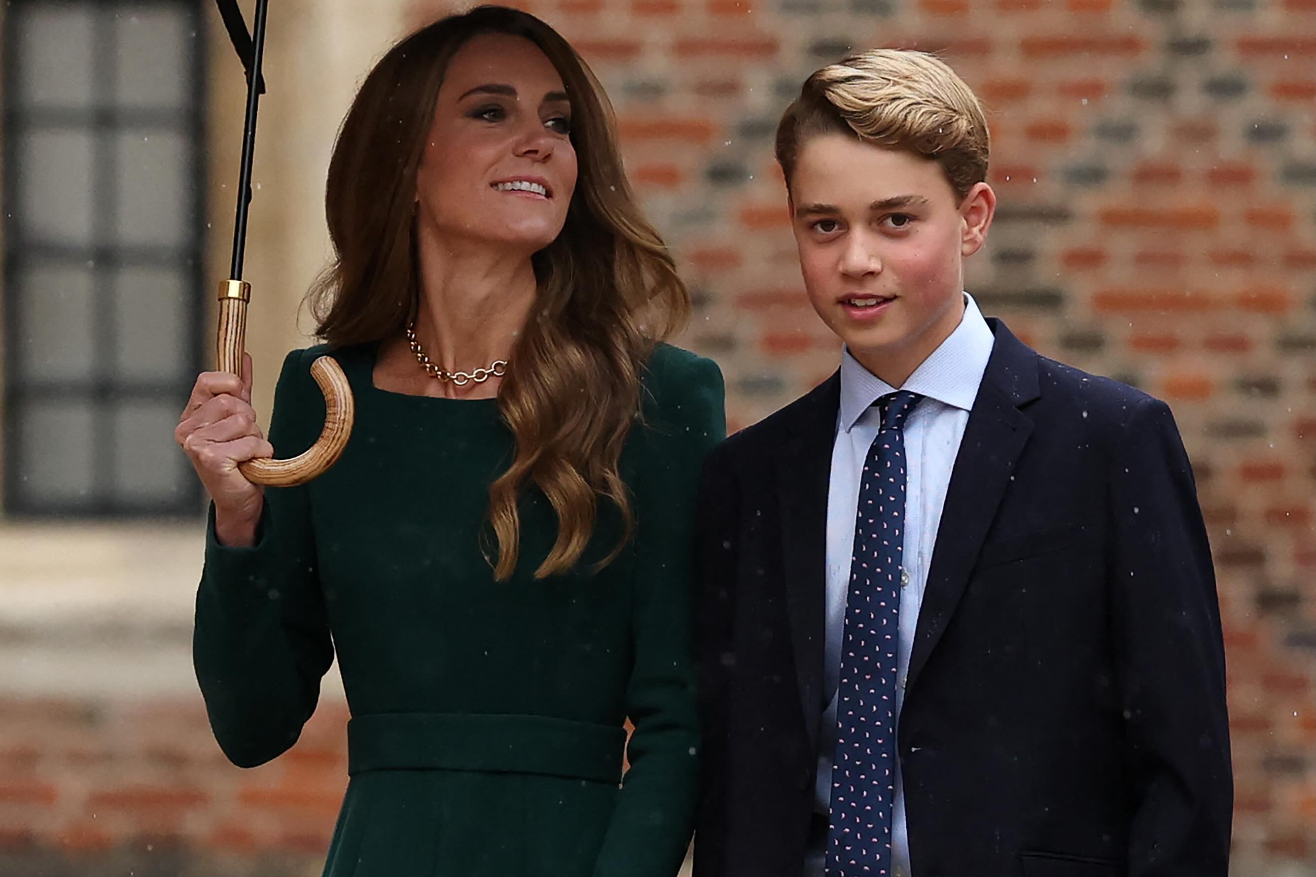 Príncipe George, filho de William e Kate no primeiro dia em Eton | Reprodução