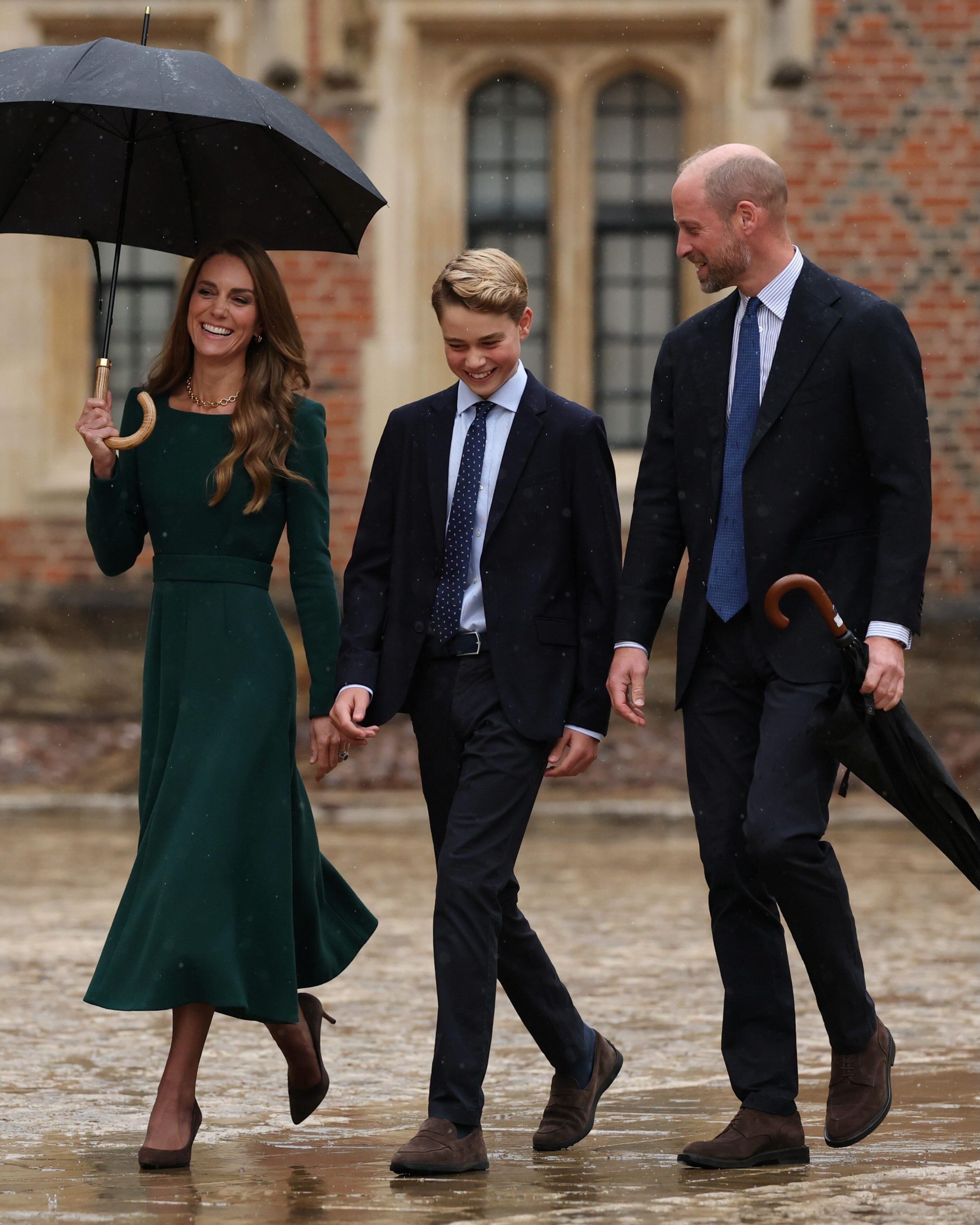 Príncipe George, filho de William e Kate no primeiro dia em Eton | Reprodução