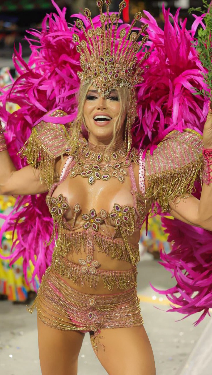 Marcela Porto realizou novos procedimentos no rosto e compartilhou a experiência durante o mês do aniversário — Foto: Redes Sociais