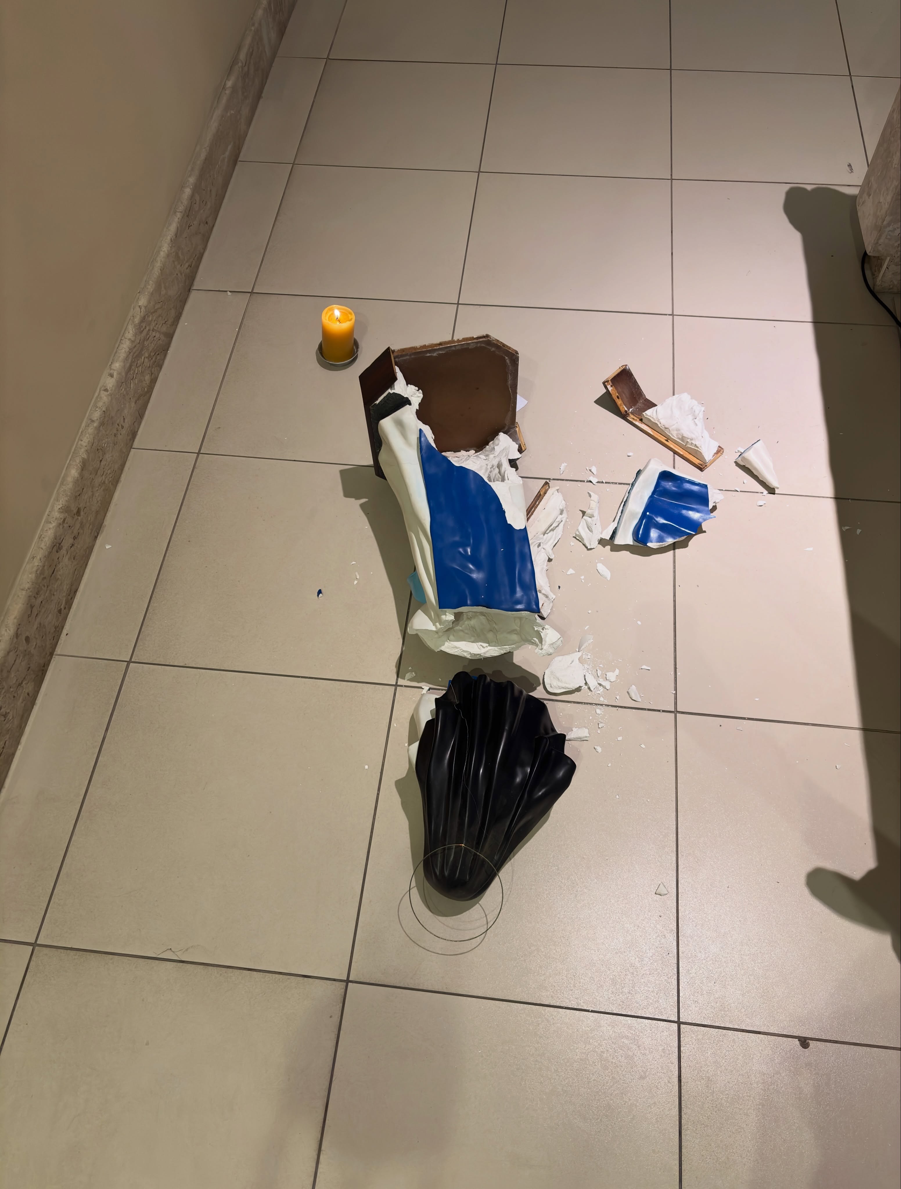 Imagem de Santa Dulce dos Pobres é destruída por vândalos dentro em igreja de Salvador | Reprodução/Redes sociais