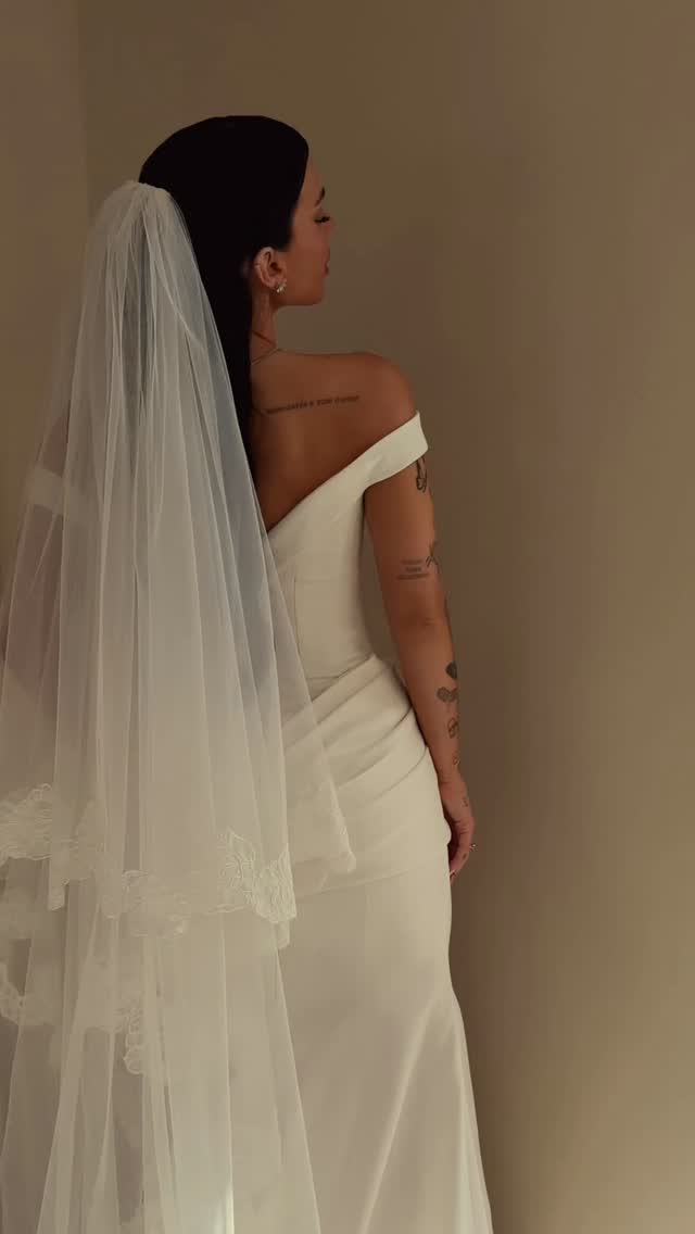 Noiva de Felipe Amorim, Duda Kropf apostou em um vestido elegante para a cerimônia realizada em Fortaleza — Foto: Reprodução/Instagram