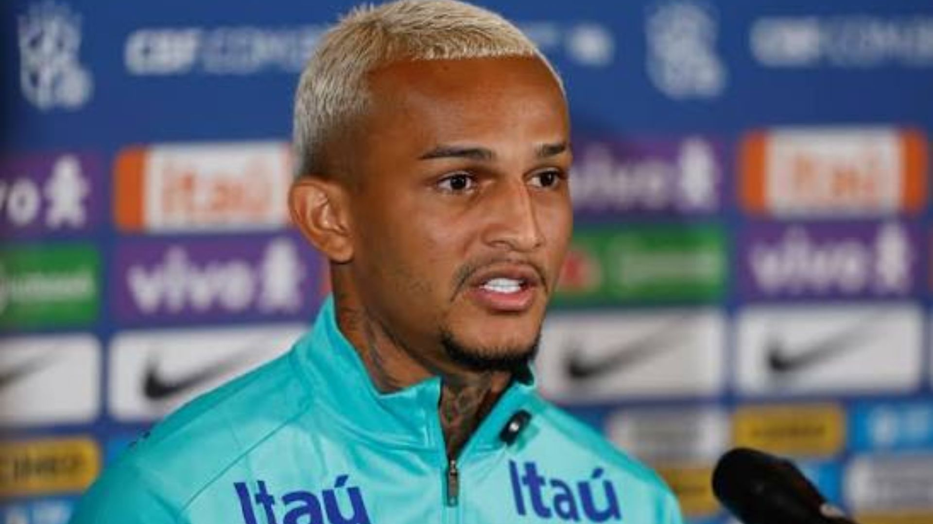 Wesley com as cores da Seleção Brasileira - Foto: Rafael Ribeiro / CBF