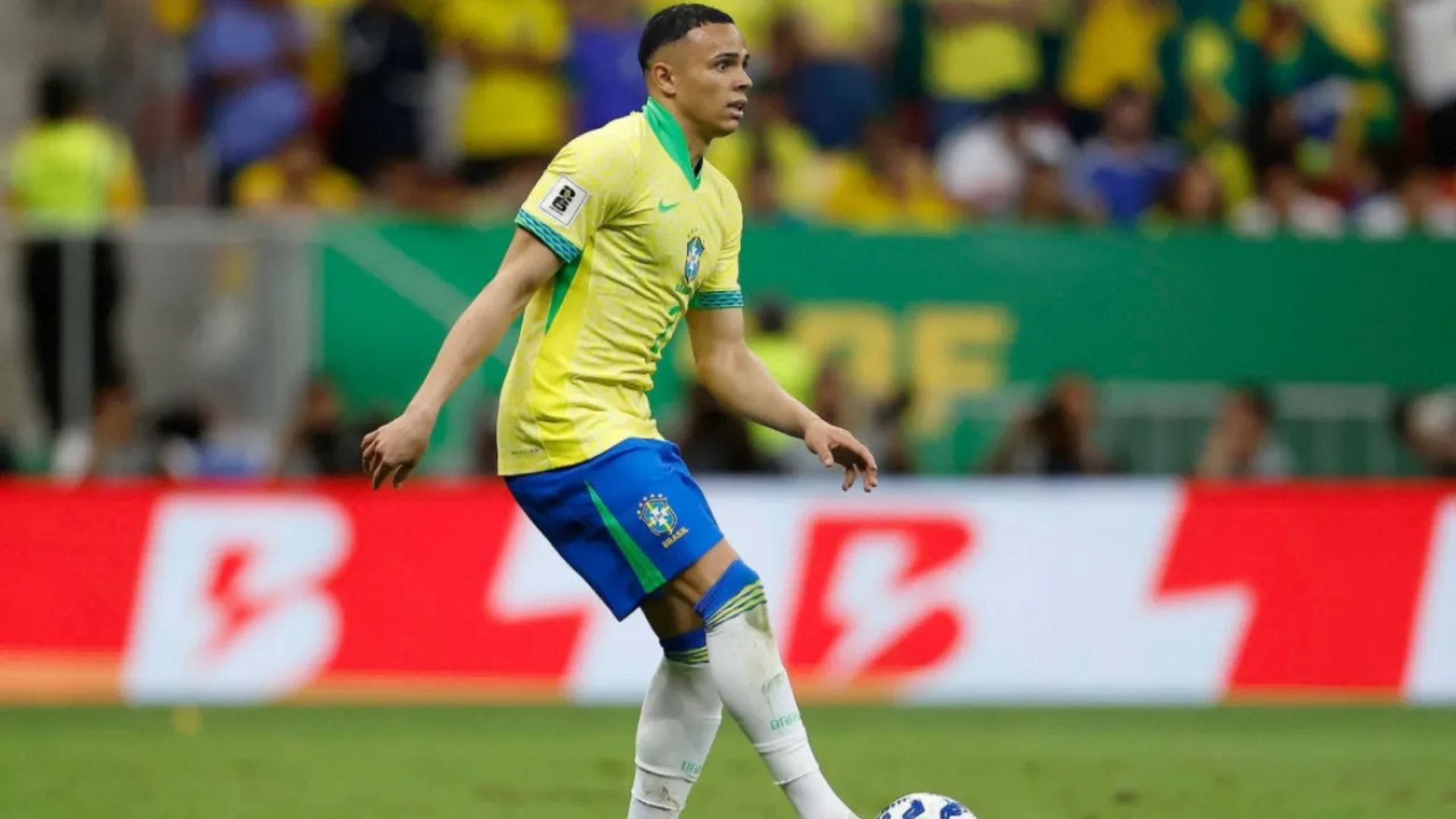 Wesley com as cores da Seleção Brasileira - Foto: Rafael Ribeiro / CBF