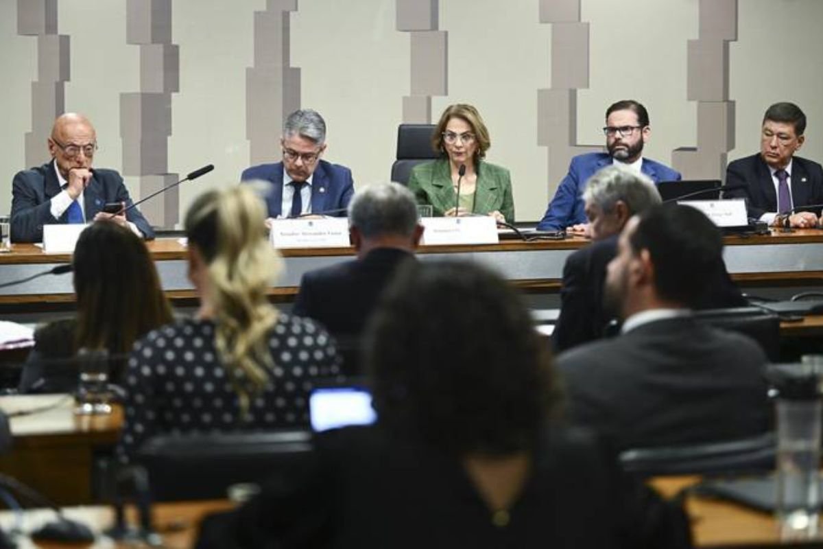 Senadores e deputados bolsonaristas se reúnem para acompanhar julgamento do STF - Foto