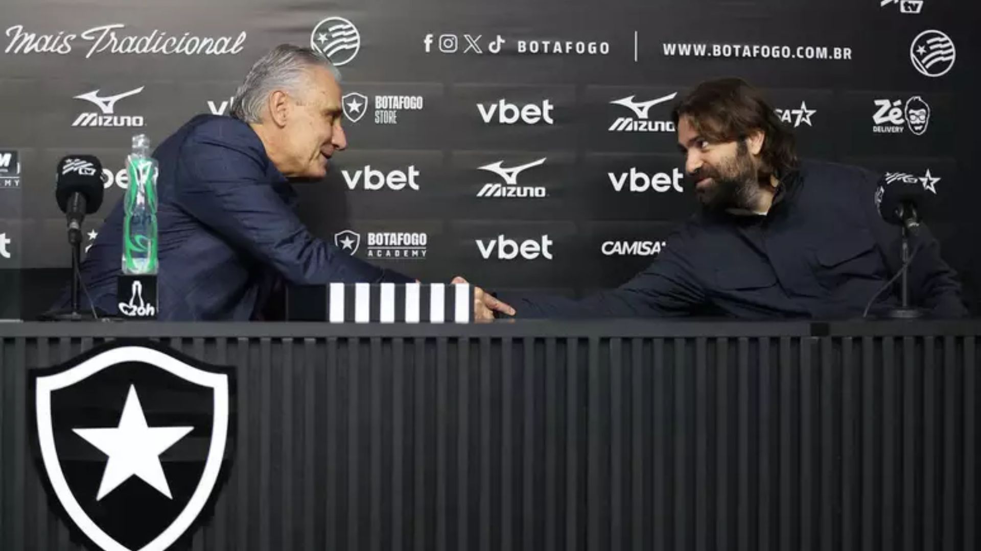 Tite em apresentação pelo Botafogo - Foto: Vitor Silva / Botafogo