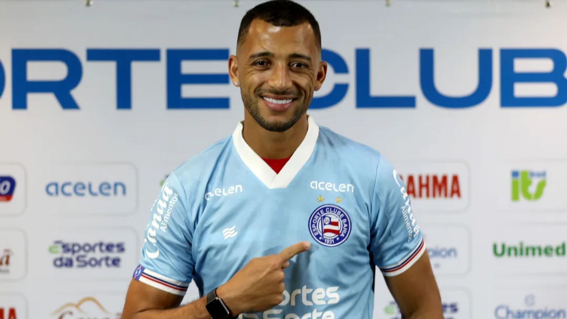 Vitor Hugo é apresentado pelo Bahia - Foto: Felipe Oliveira | EC Bahia