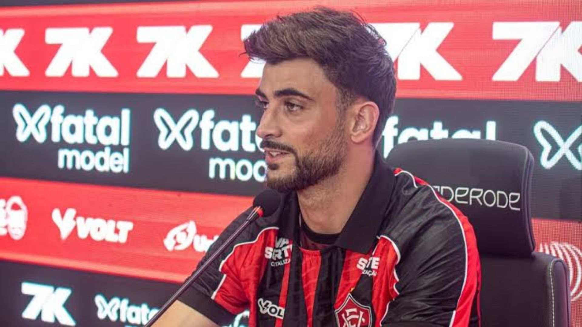 Ruben Ismael com as cores do Esporte Clube Vitória - Foto: Victor Ferreira / ECV