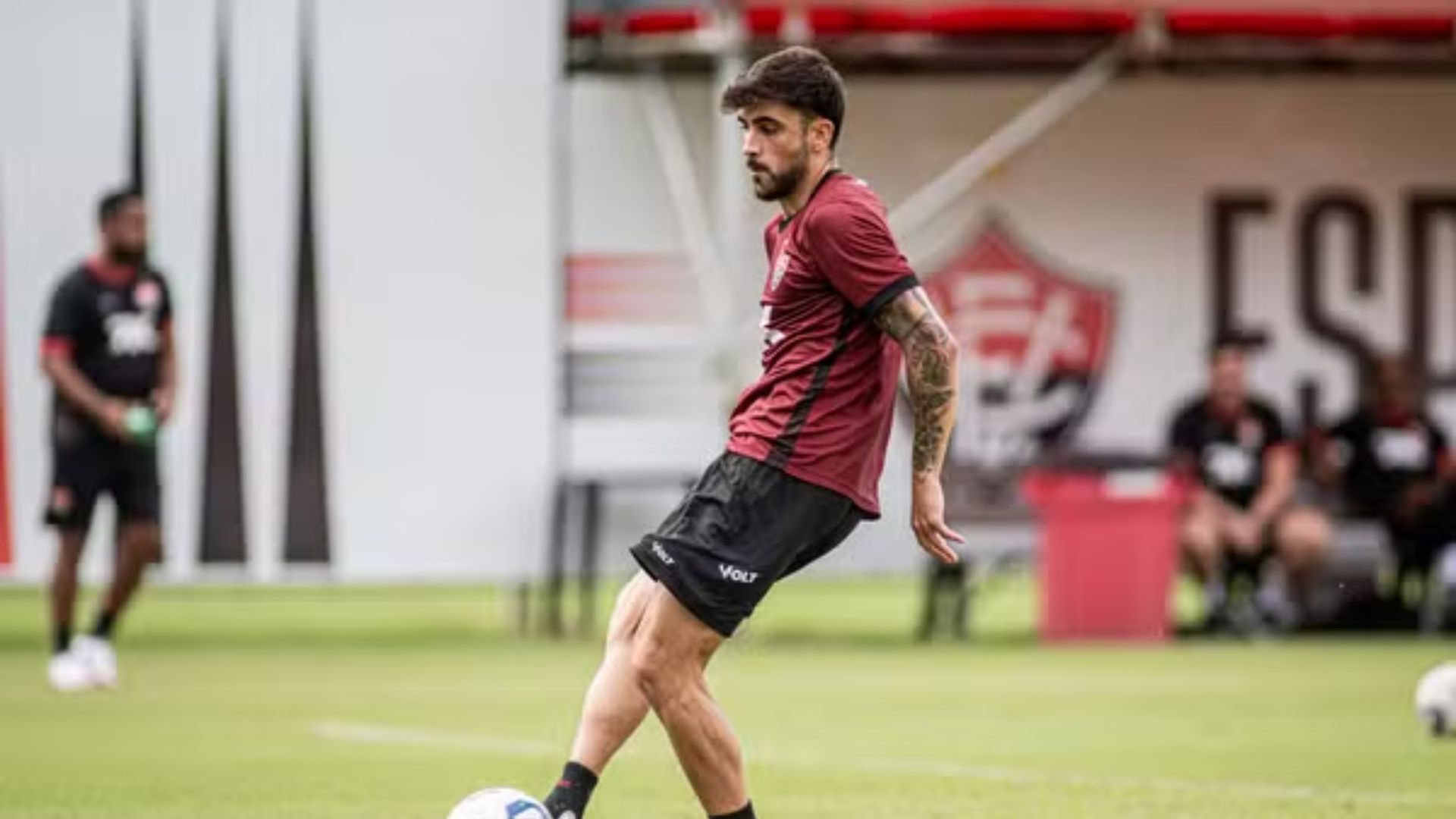 Ruben Ismael com as cores do Esporte Clube Vitória - Foto: Victor Ferreira / ECV