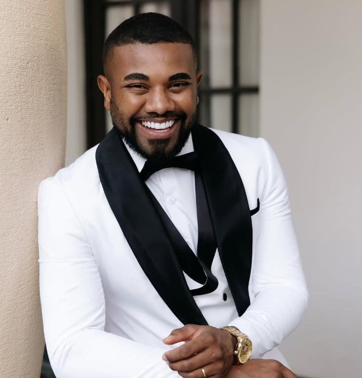 Sessão de fotos do traje de noivo de Davi Brito - Imagens: Instagram