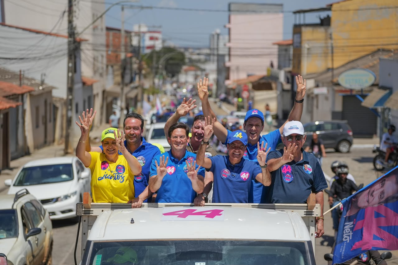 Carreata de 20 km marca passagem de ACM Neto por Vitória da Conquista