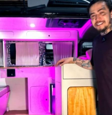 A Kombi permite que o humorista possa viajar e ter o 