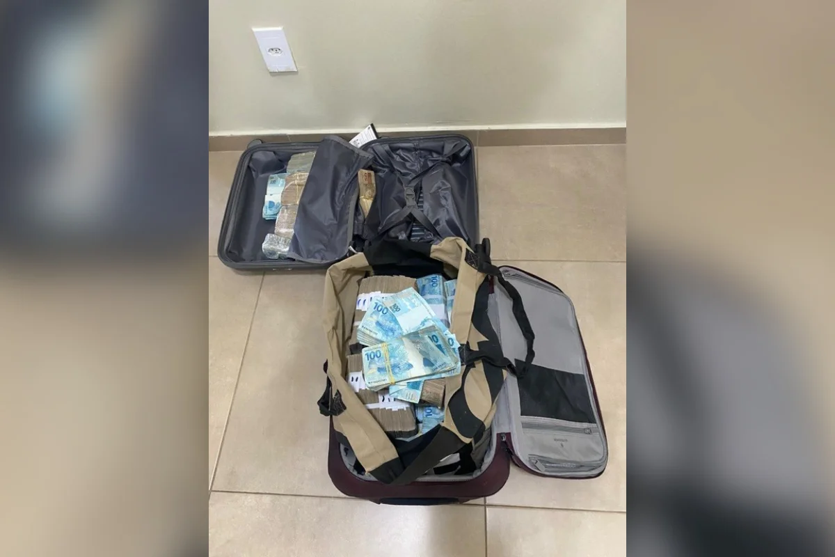 PF encontra malas com R$ 1,2 milhão em espécie em operação contra desvio de verba e 12 servidores públicos são afastados