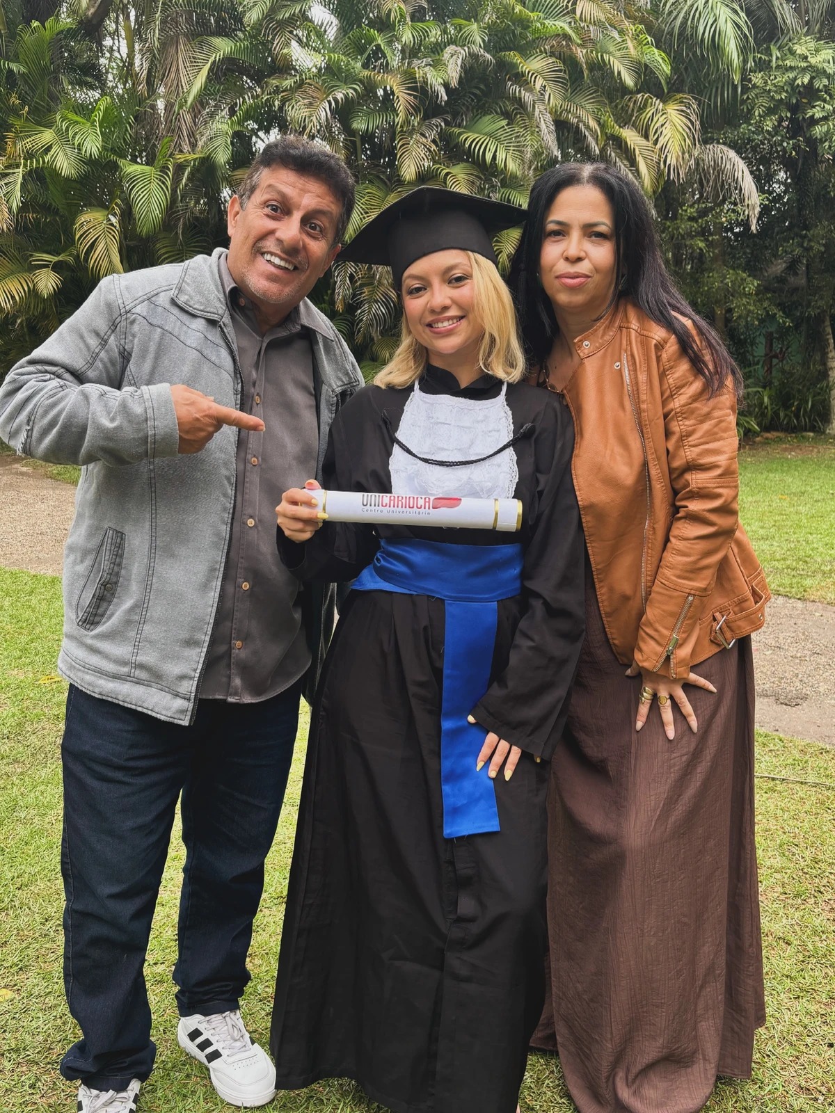 A ex-atriz mirim comemorou a conquista junto com os familiares e amigos - Imangens: Redes Sociais