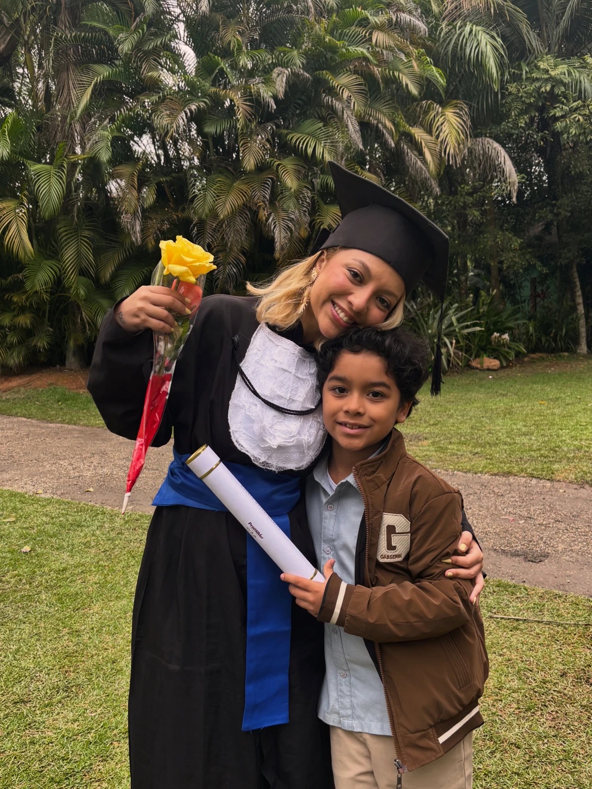 A ex-atriz mirim comemorou a conquista junto com os familiares e amigos - Imangens: Redes Sociais