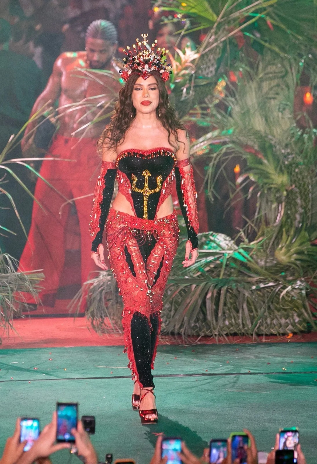 Anitta coroada na Grande Rio | Thiago Mattos / AgNews