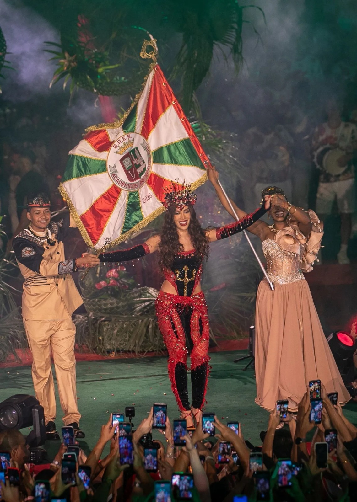Anitta coroada na Grande Rio | Thiago Mattos / AgNews