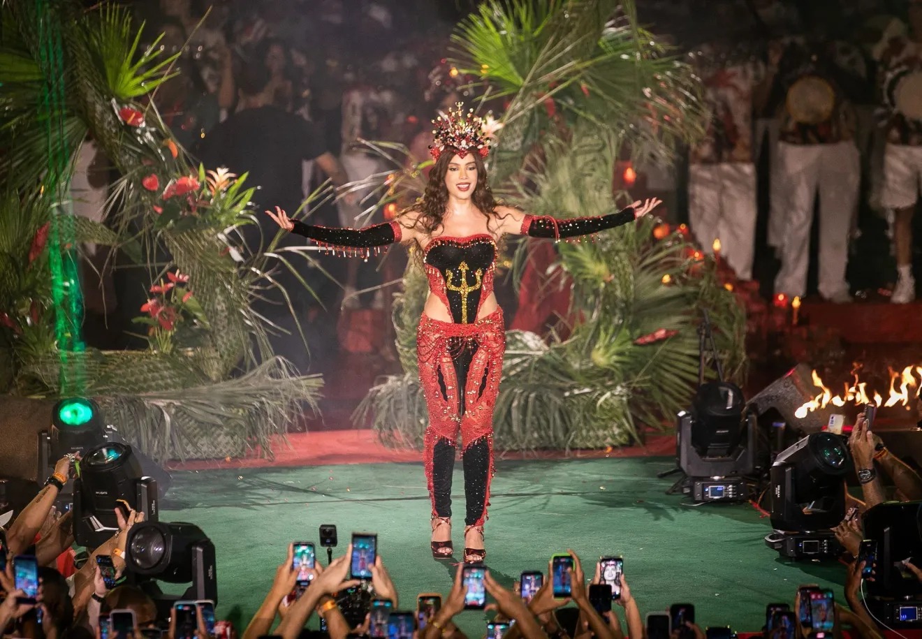 Anitta coroada na Grande Rio | Thiago Mattos / AgNews