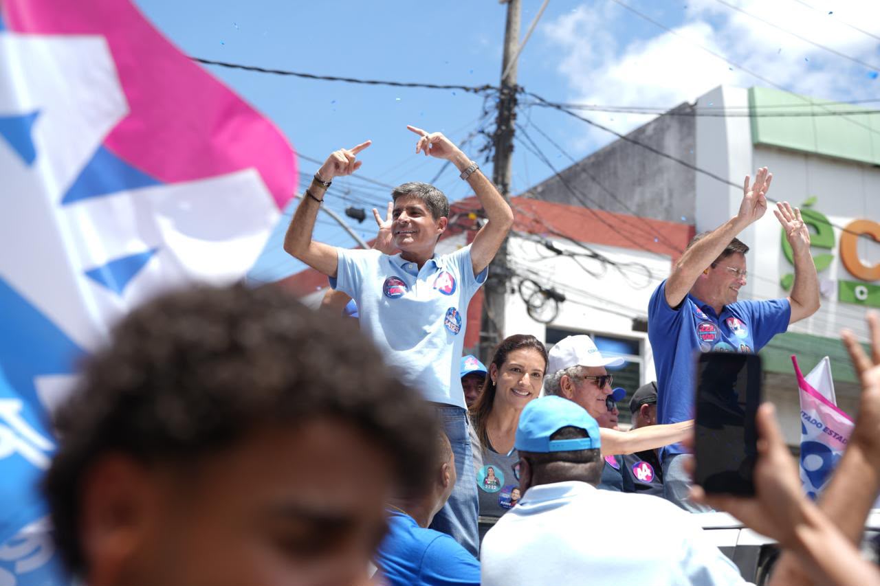 ACM Neto participa de carreata no interior da Bahia e defende reabertura de campus universitário