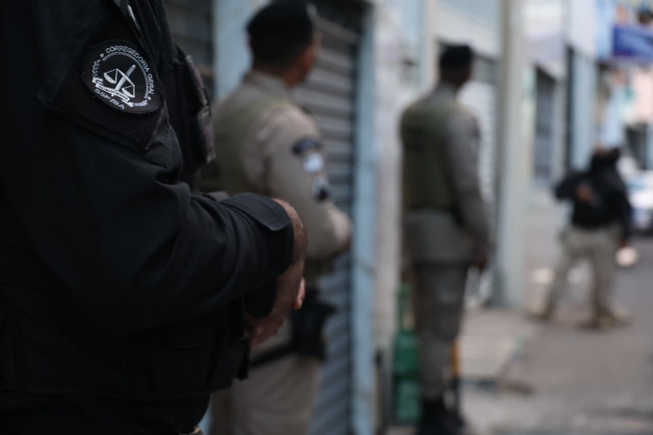 Operação cumpre mandados de prisão e busca e apreensão em Salvador