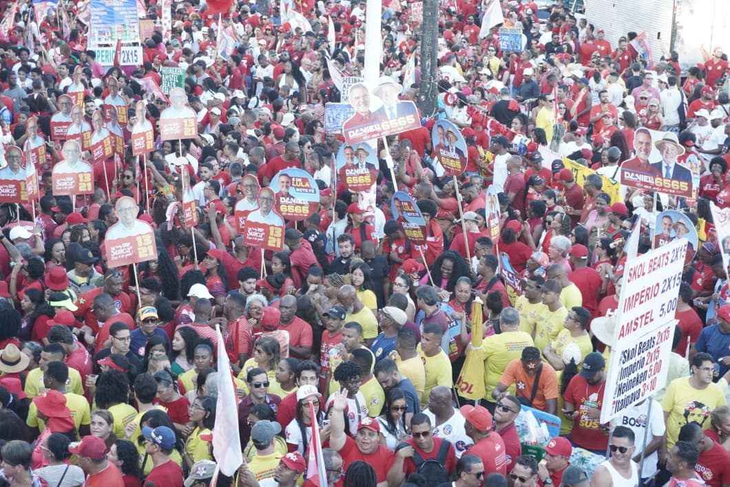 Apoiadores de Lula se concentram em Ondina. (Foto: Devid Santana / BNews)