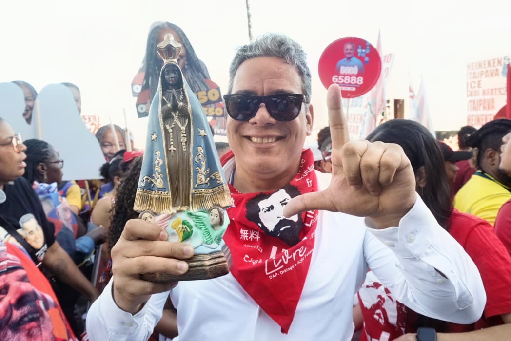 Apoiadores de Lula se concentram em Ondina. (Foto: Devid Santana / BNews)