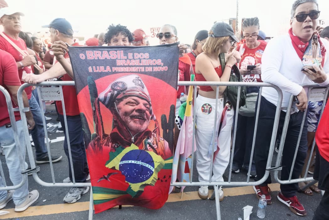 Apoiadores de Lula se concentram em Ondina. (Foto: Devid Santana / BNews)