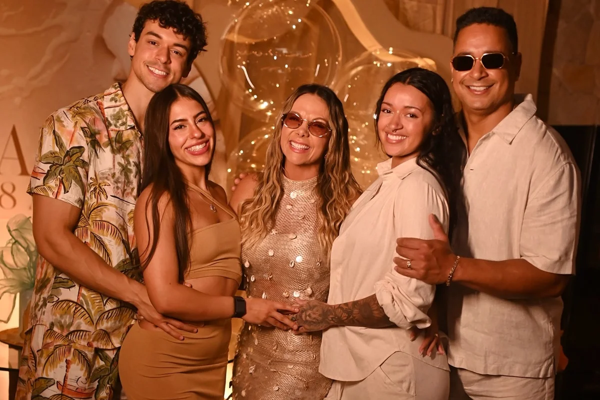 Camilly Victoria e família