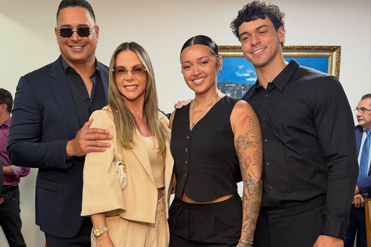 Camilly Victoria e família