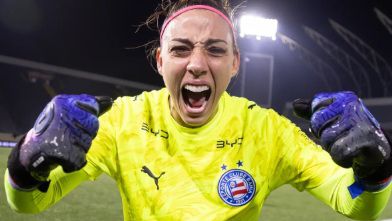 Yanne Lopes com a camisa do Bahia | Foto: Divulgação/EC Bahia