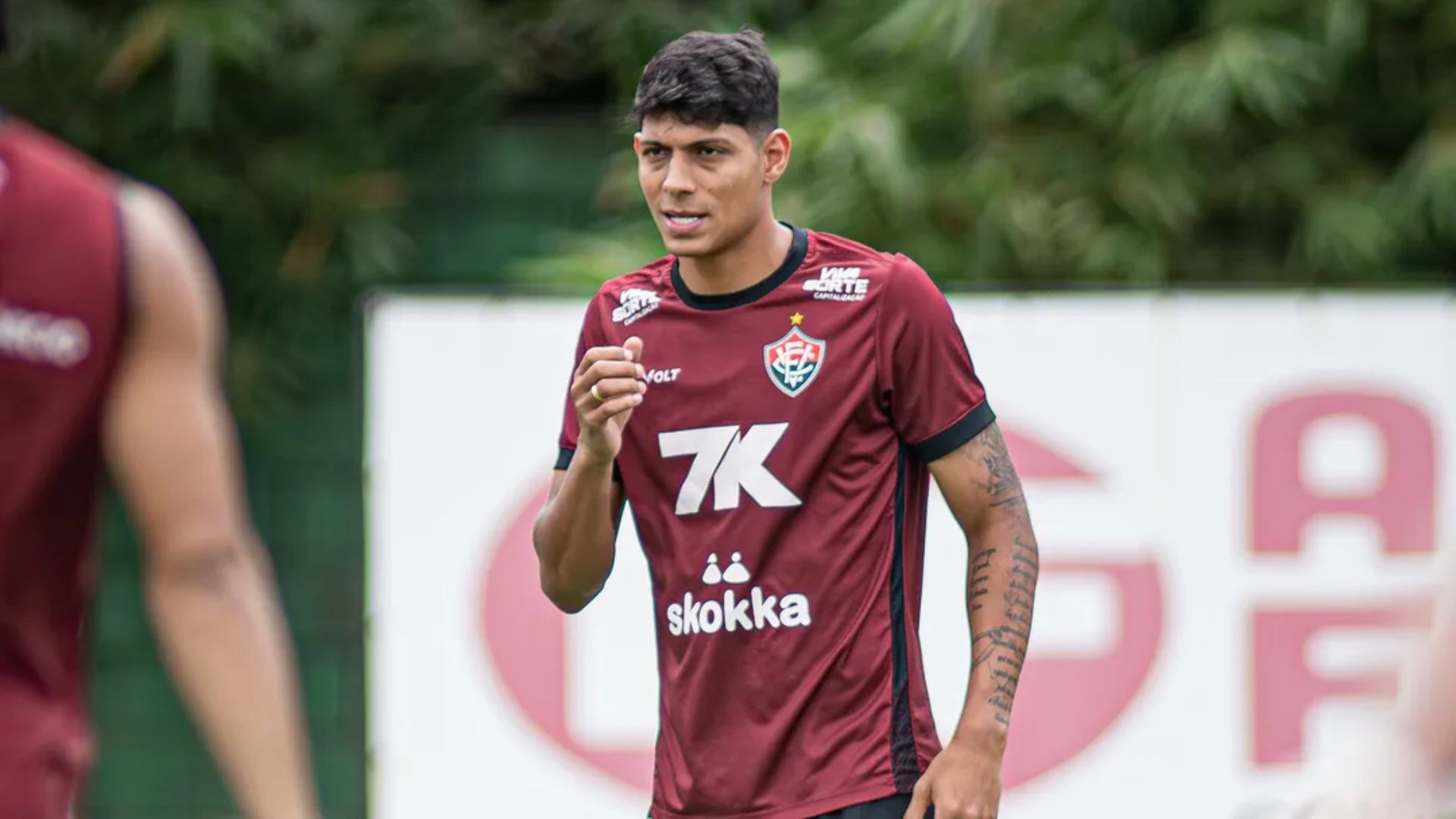 Zé Vitor com as cores do Esporte Clube Vitória - Foto: Victor Ferreira / ECV