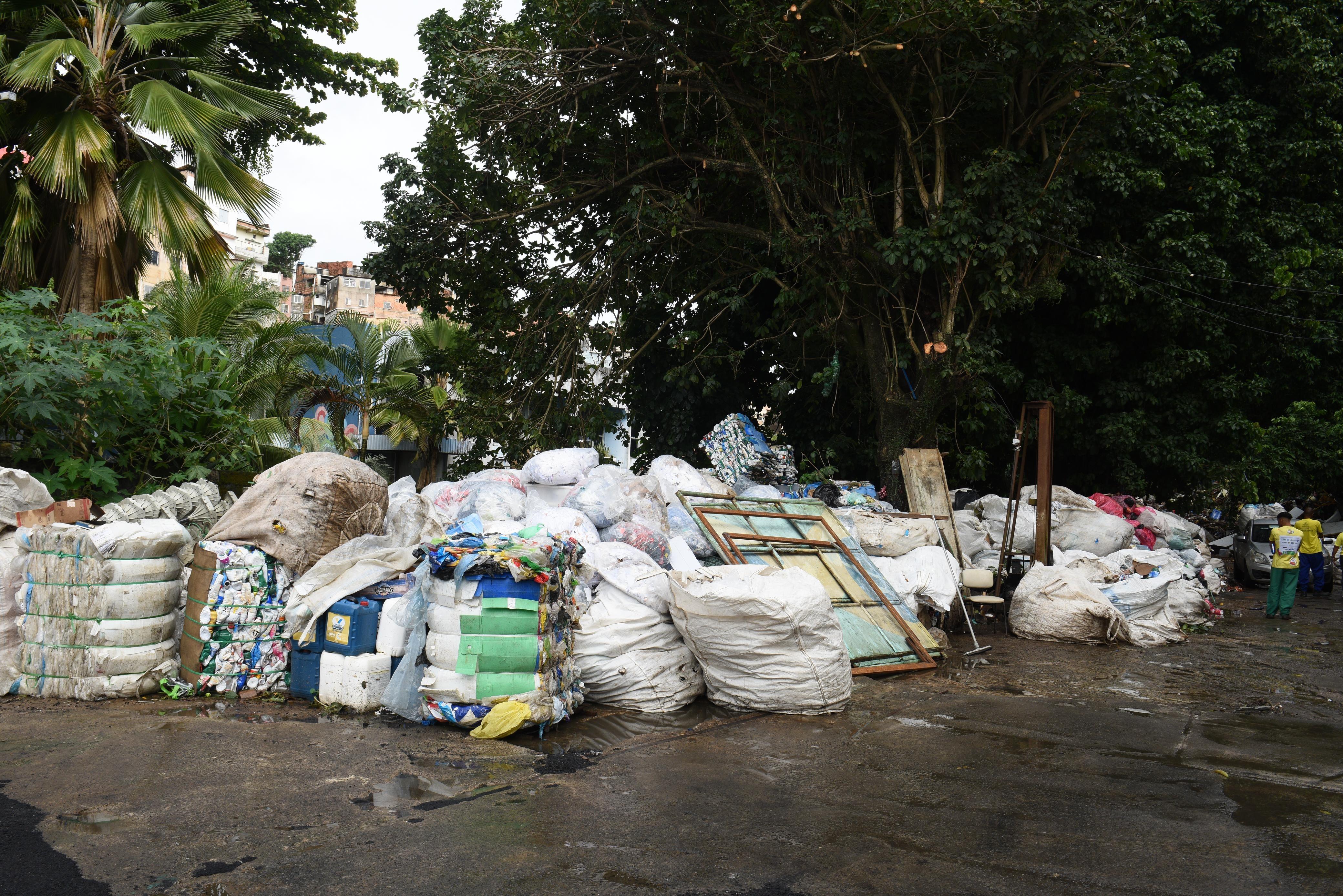 Prefeitura pontua necessidade de ampliar a logística reversa e a destinação dos materiais recicláveis da cidade (Foto: Betto Jr/Secom/PMS)