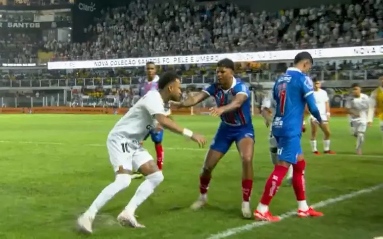Neymar causa confusão após ser expulso em jogo contra o Bahia