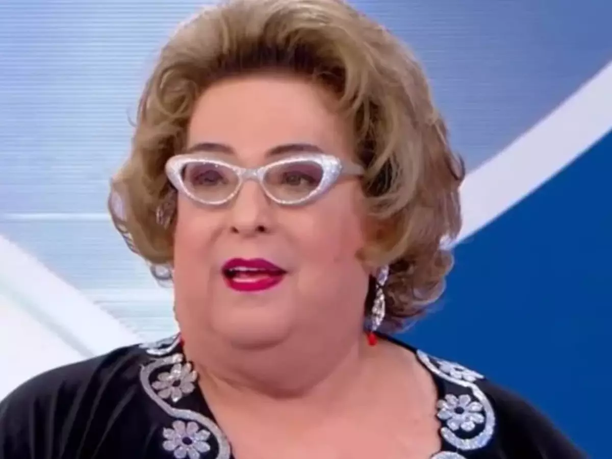 Mamma Bruschetta é socorrida às pressas após passar mal nos bastidores da RedeTV!
