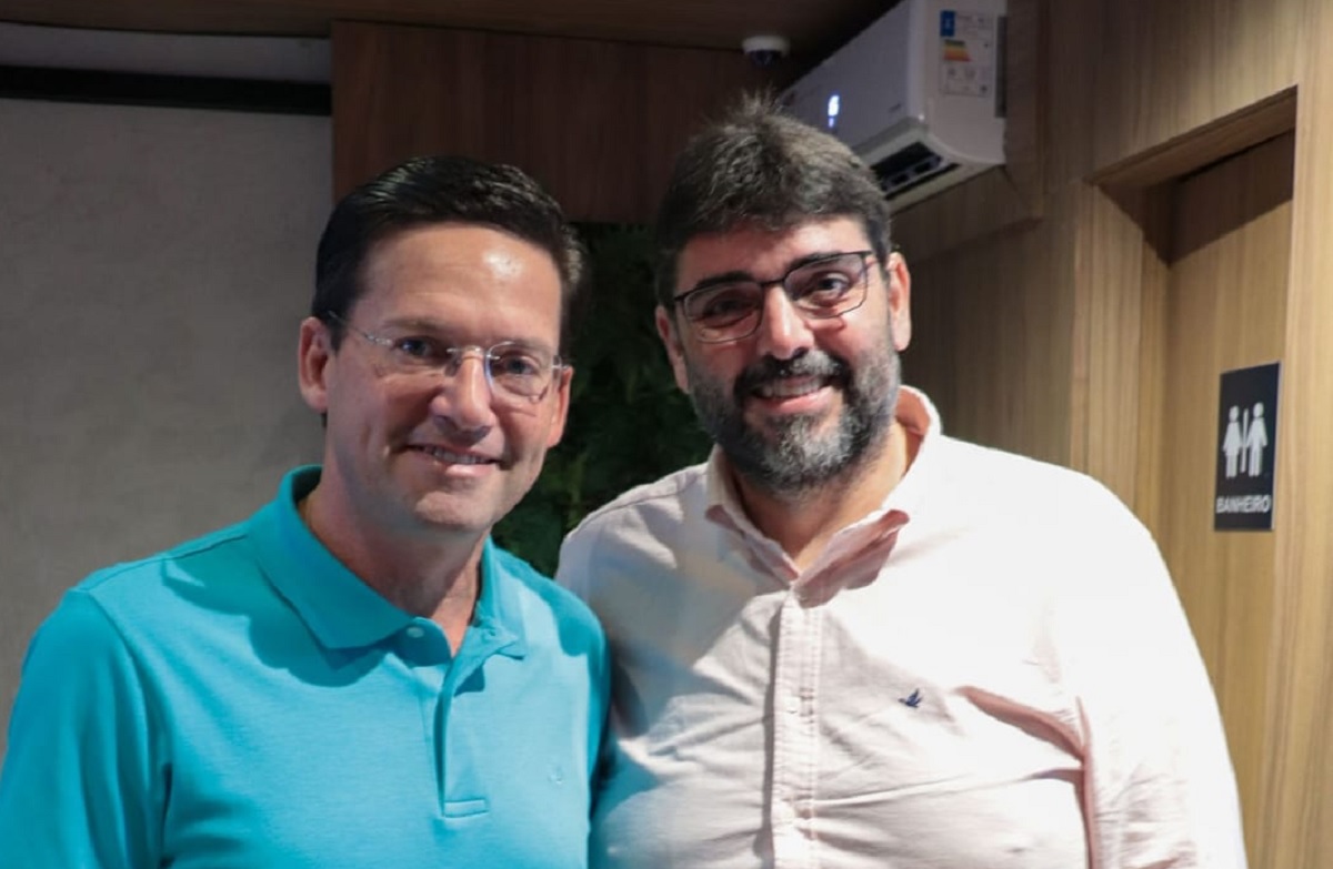 João Roma e Adolpho Loyola se encontram na sede do BNews após eleição polarizada na Bahia