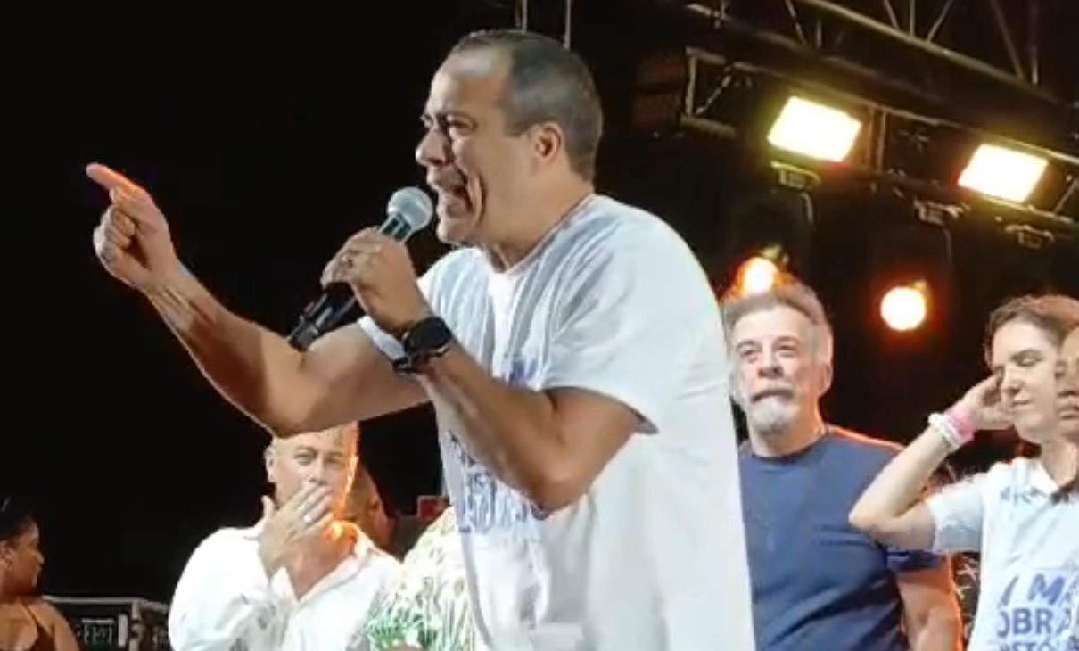 TRE-BA cumpre liminar e suspende show de Leo Santana; Bruno Reis se revolta e ataca o PT