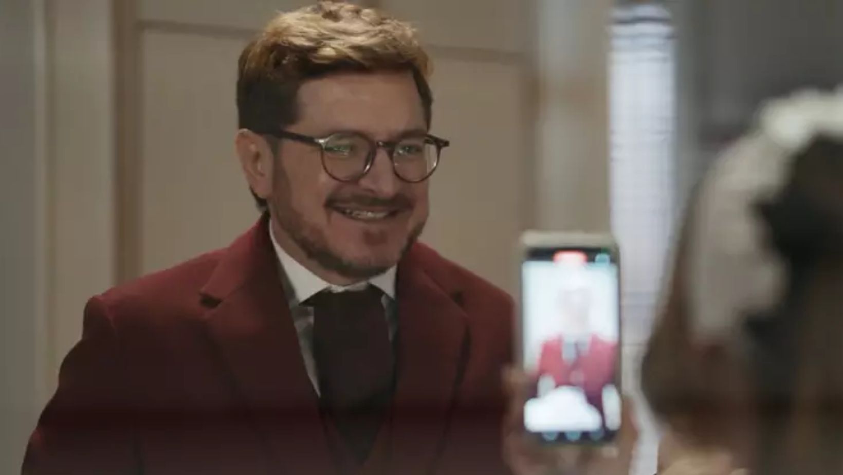 Ator de novela da Globo transforma cobertura de luxo em homenagem ao irmão falecido 