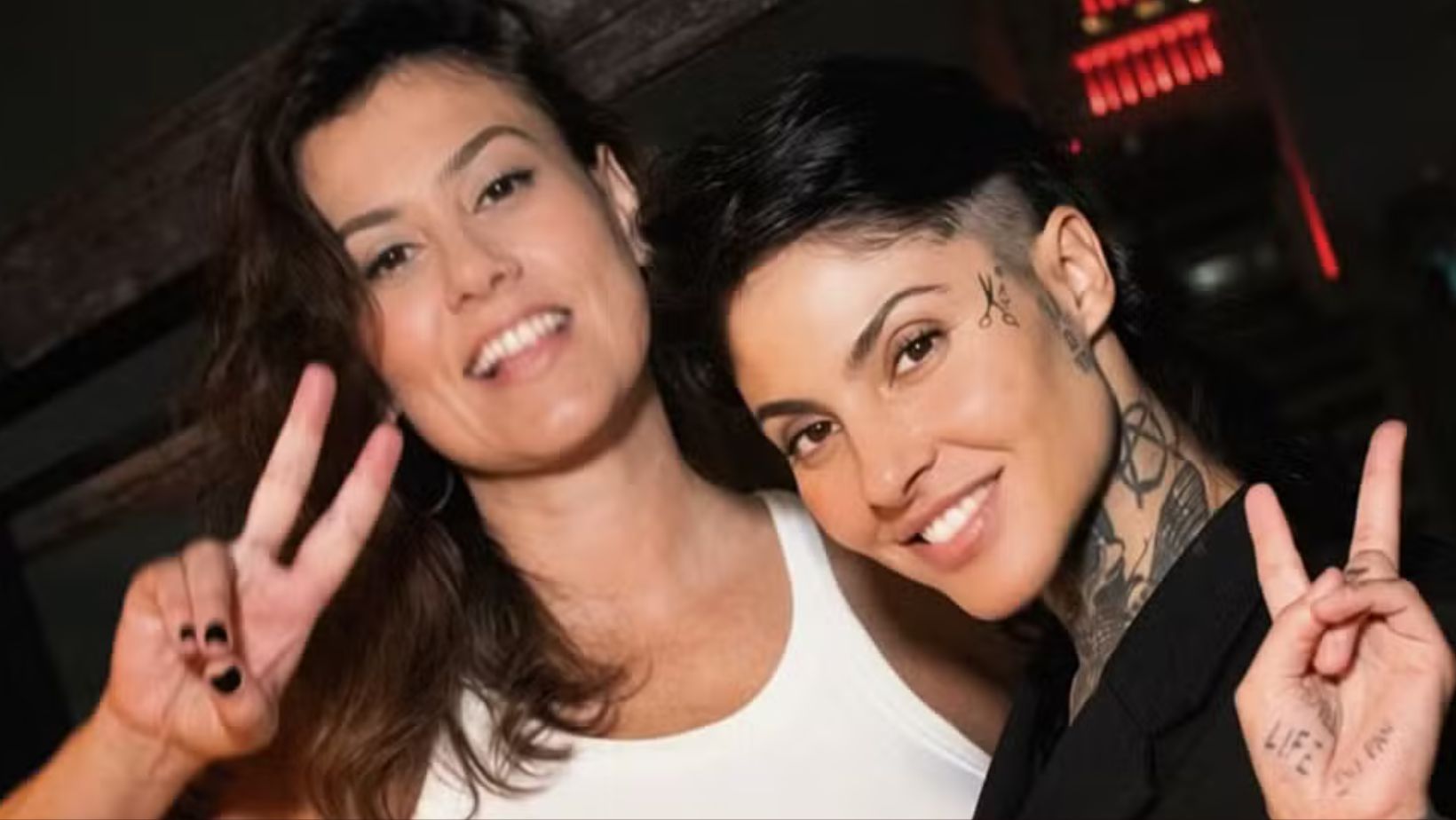 Ex-BBB aposta em ensaio lésbico para conteúdo adulto