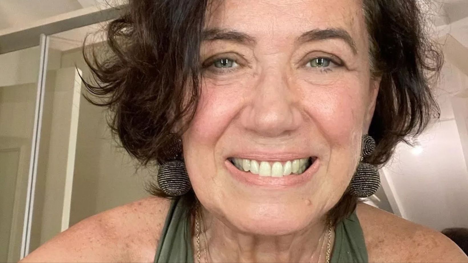 Inacreditável! Veterana da Globo desabafa e revela rejeição do pai no início da carreira: “Ele me punia”