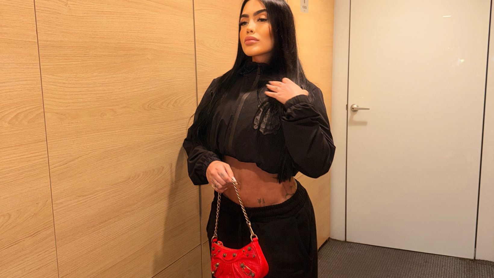Mc Mirella relata ameaças sofridas nas redes e tem show cancelado após declarar apoio a candidato à Presidência. Foto: Redes sociais