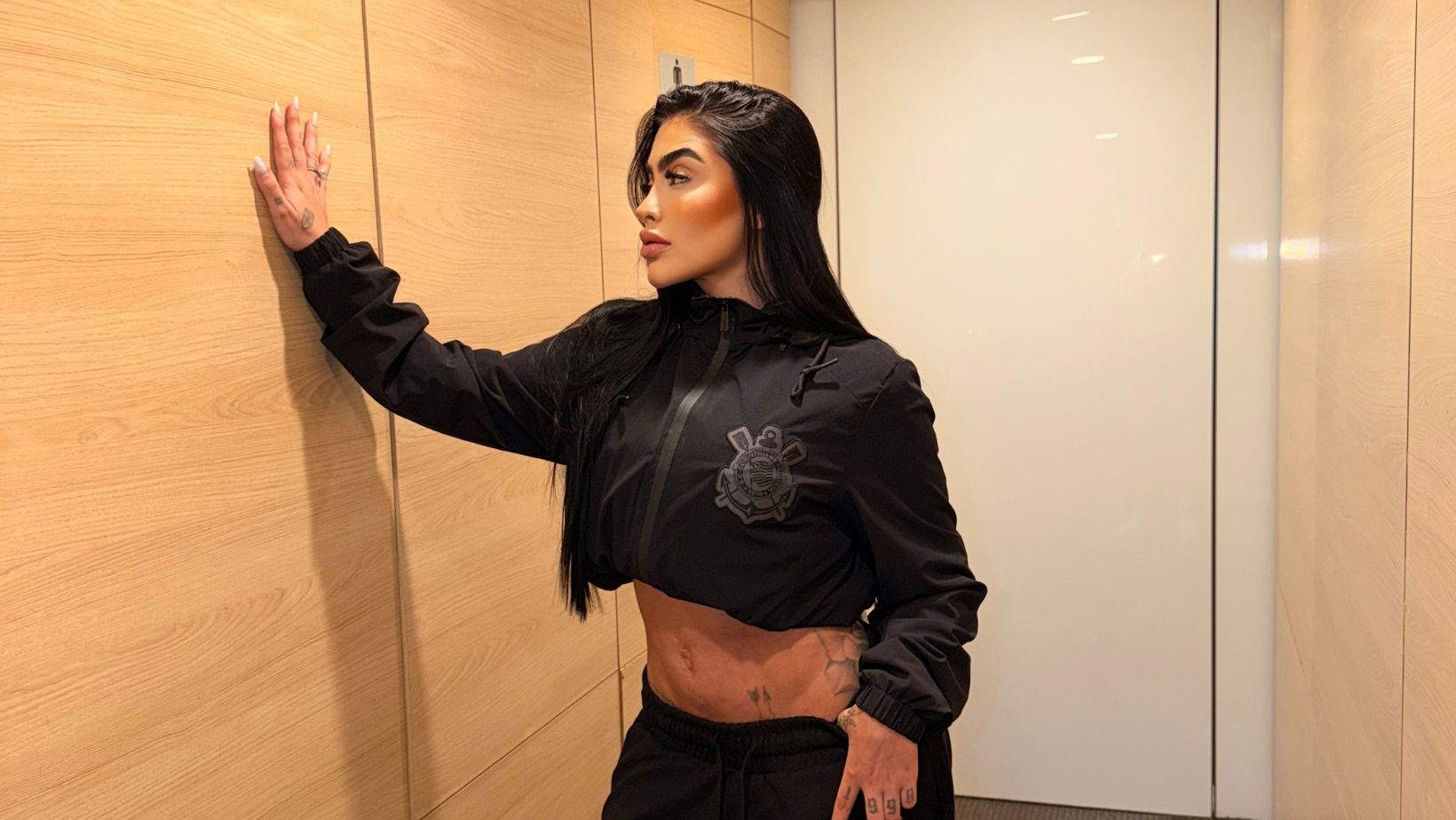 Mc Mirella relata ameaças sofridas nas redes e tem show cancelado após declarar apoio a candidato à Presidência
