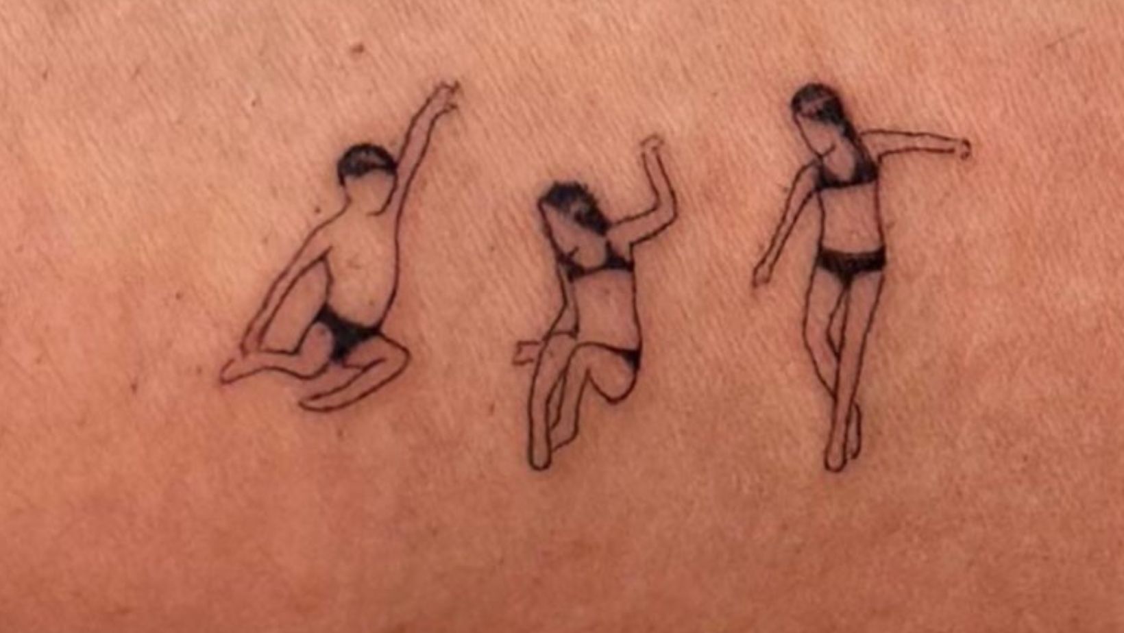 William Bonner faz tatuagem em homenagem aos filhos trigêmeos e emociona com significado
