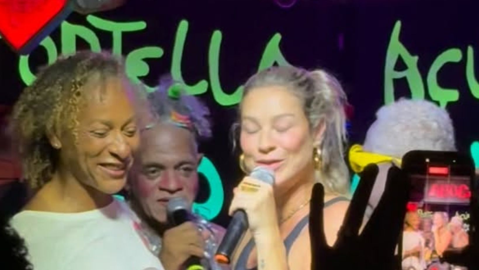 "E tome dança": Luana Piovani aproveita noite de música em Salvador. Foto: Redes sociais