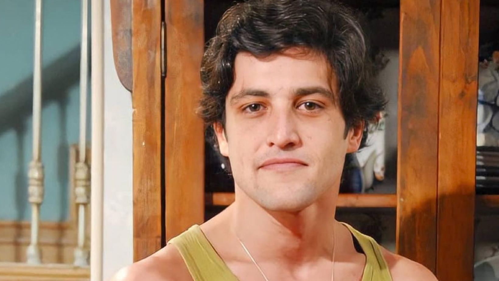 Ex-galã de Malhação passa mal e desmaia durante transmissão ao vivo