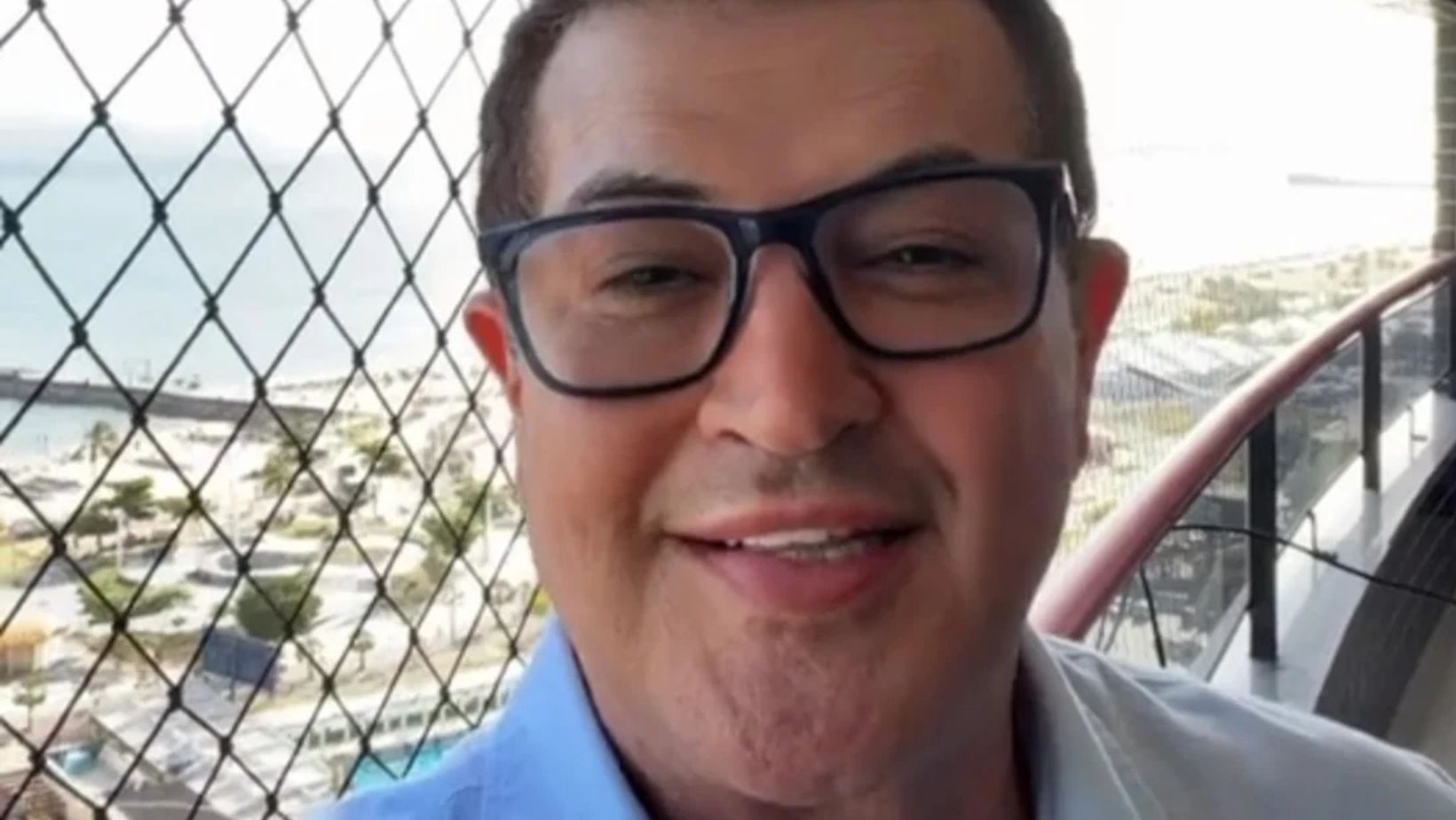 Beto Barbosa assusta fãs ao aparecer com rosto inchado e cheio de hematomas. Foto: Redes sociais