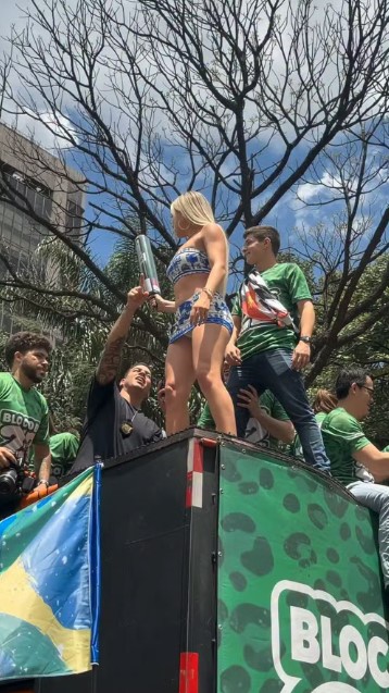 “Loira do Flávio” acumula 522 mil seguidores, mas perfil foi criado por IA para vender conteúdo adulto 