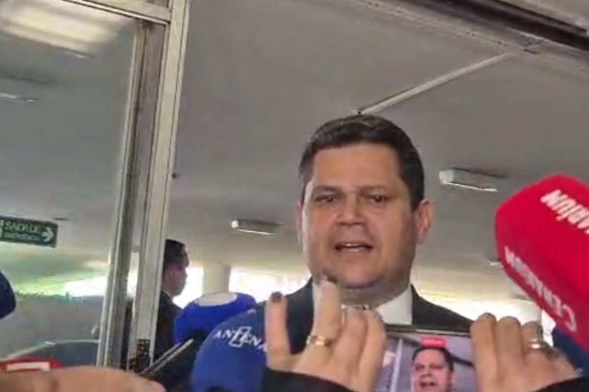 Davi Alcolumbre faz aceno sobre votação do fim da escala 6x1: “Veremos se senadores acham que o trabalhador merece”