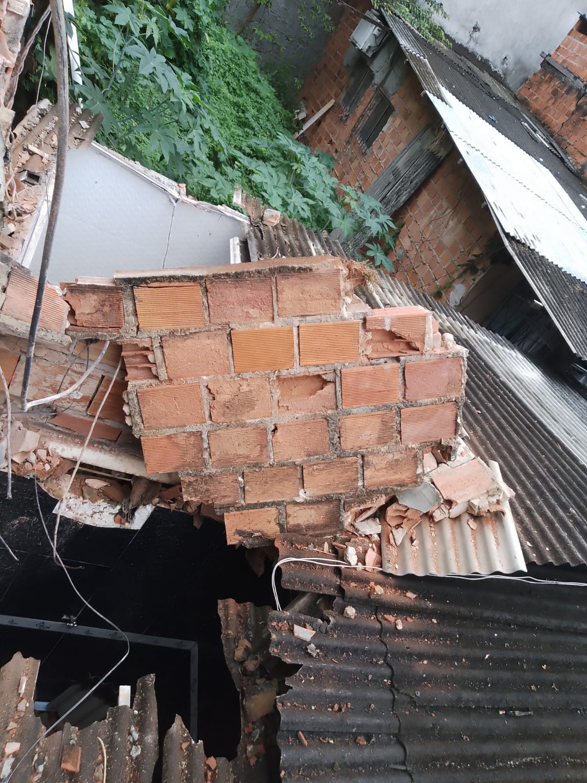 Casa desaba na Federação e área é isolada em alerta de risco | Divulgação/Codesal