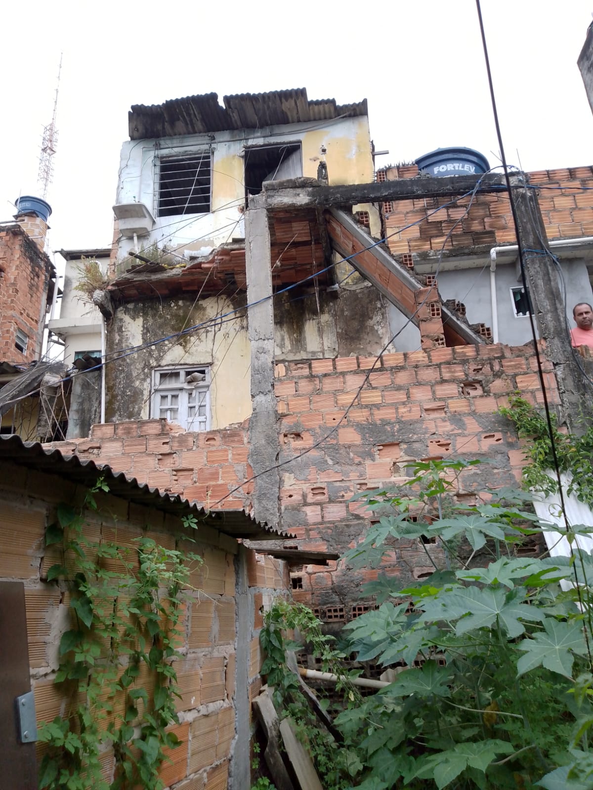 Casa desaba na Federação e área é isolada em alerta de risco | Divulgação/Codesal